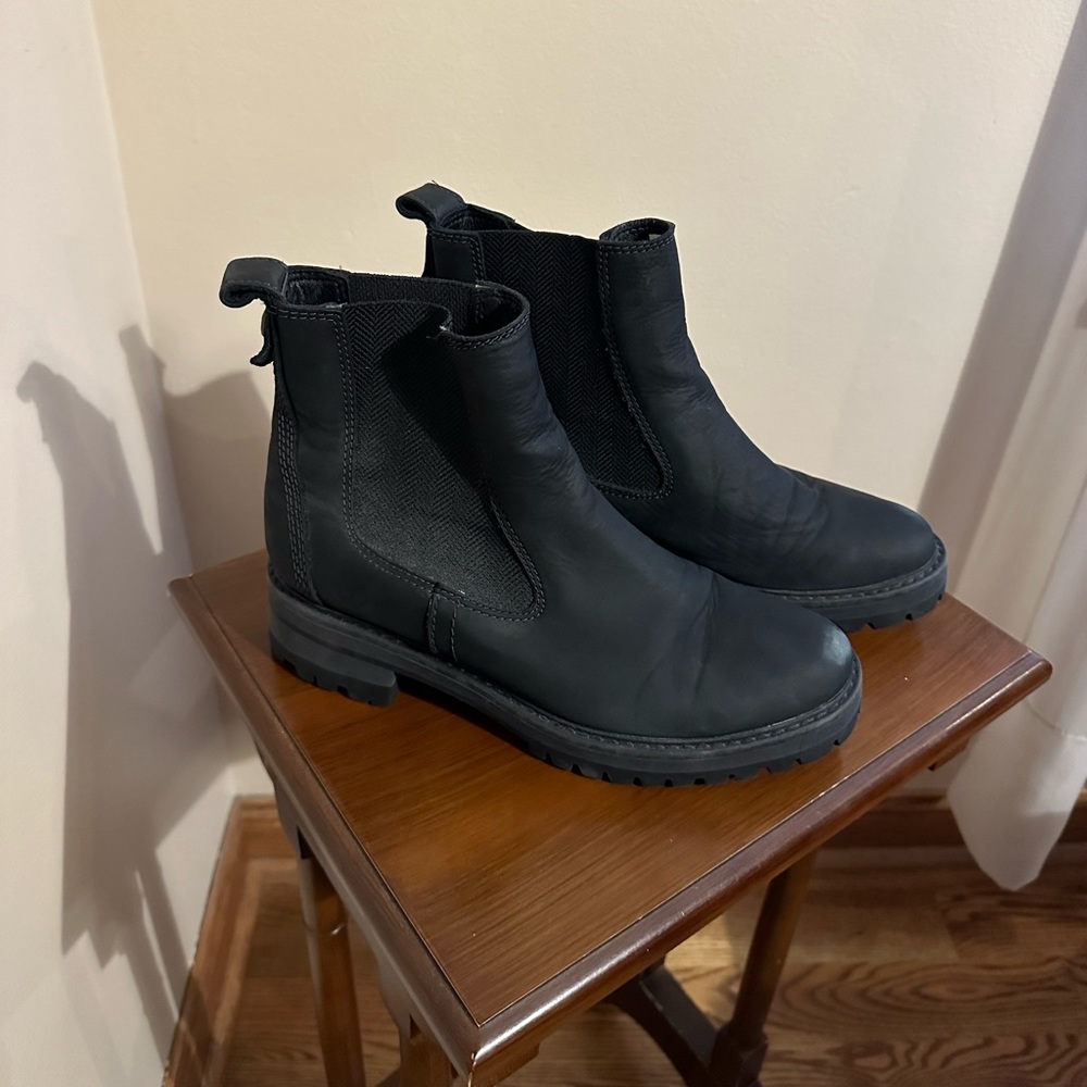 Timberland Women's Courmayeur Valley Chelsea Boot